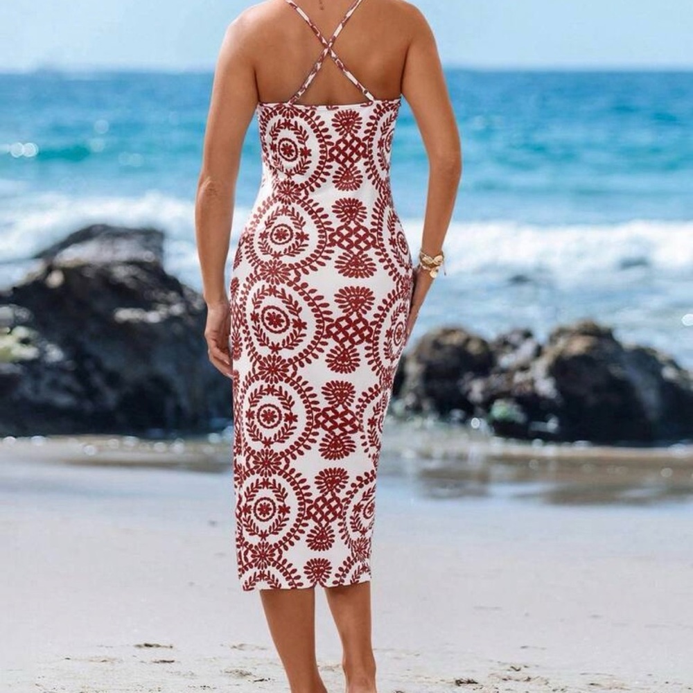 Elegant Red and White Maxi Dress - Picture 3 of 7